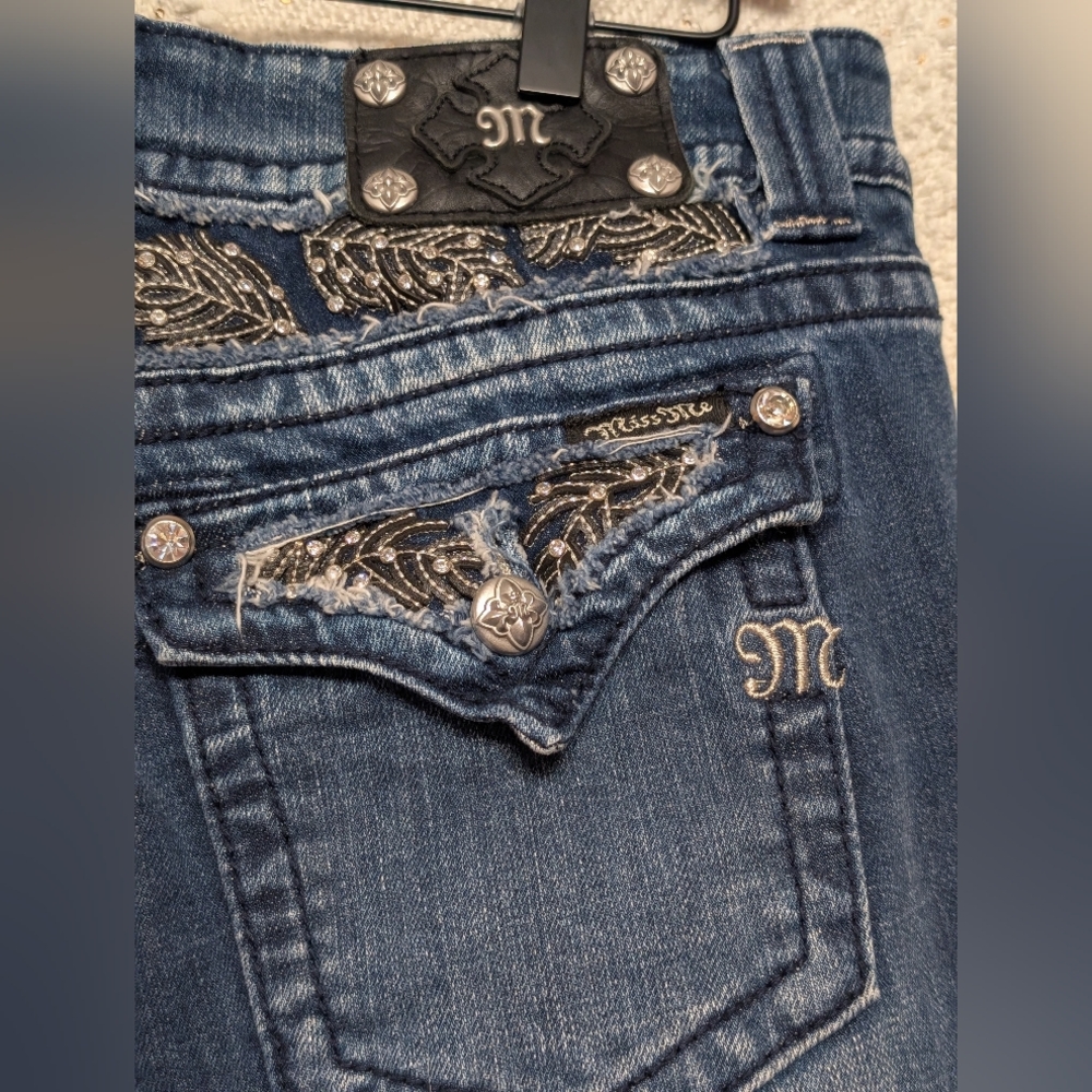 Y2K Rhinestone McBling Capri Denim Miss Me Jeans Size 31 Dark Wash Embellished